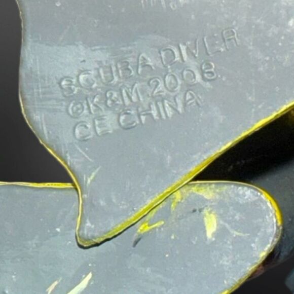 K&M 2008 Hard Plastic PVC Scuba Diver & Detachable Scuba Tank 5.5” B21 - Picture 4 of 5